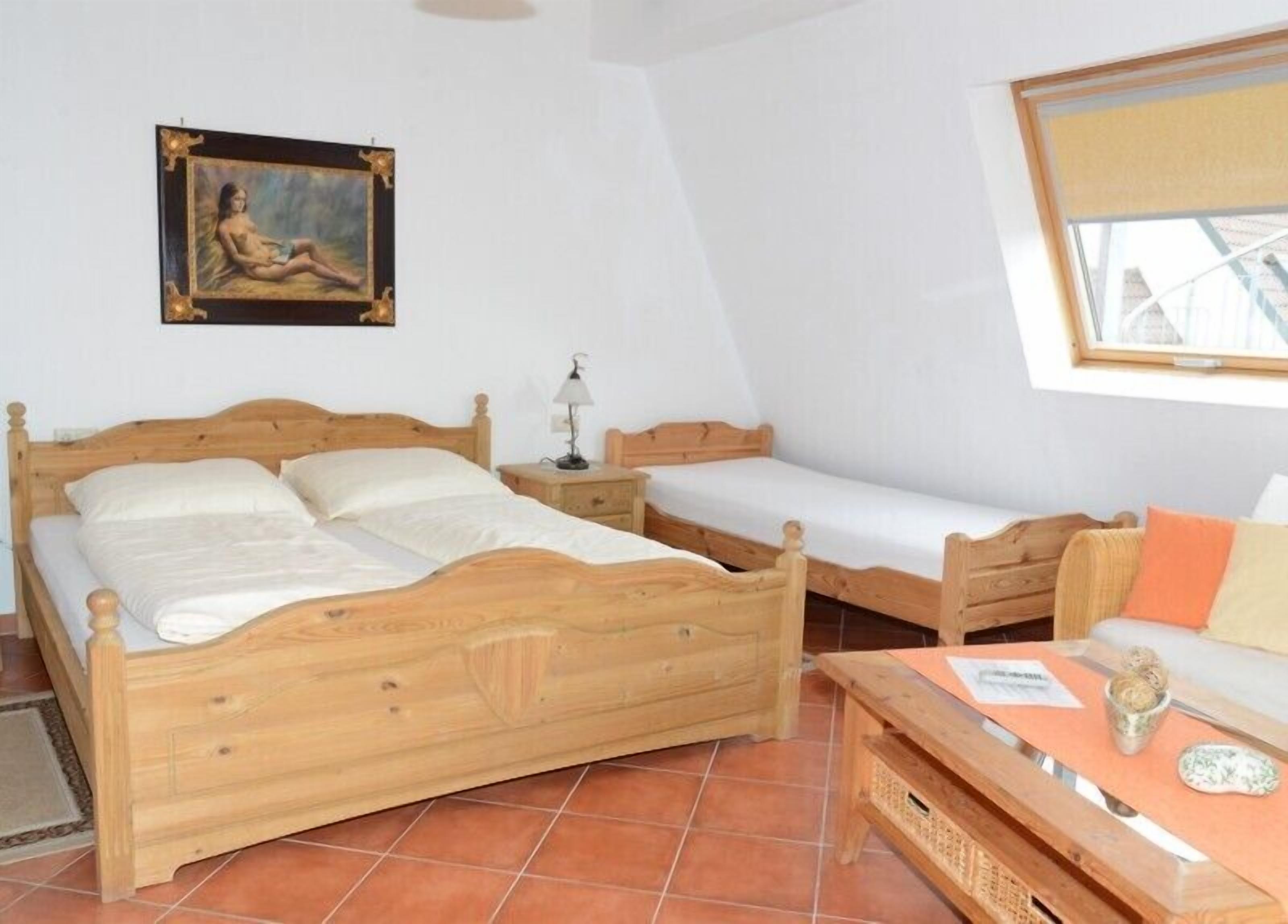 triple room | individually decorated, desk, free wifi, bed sheets