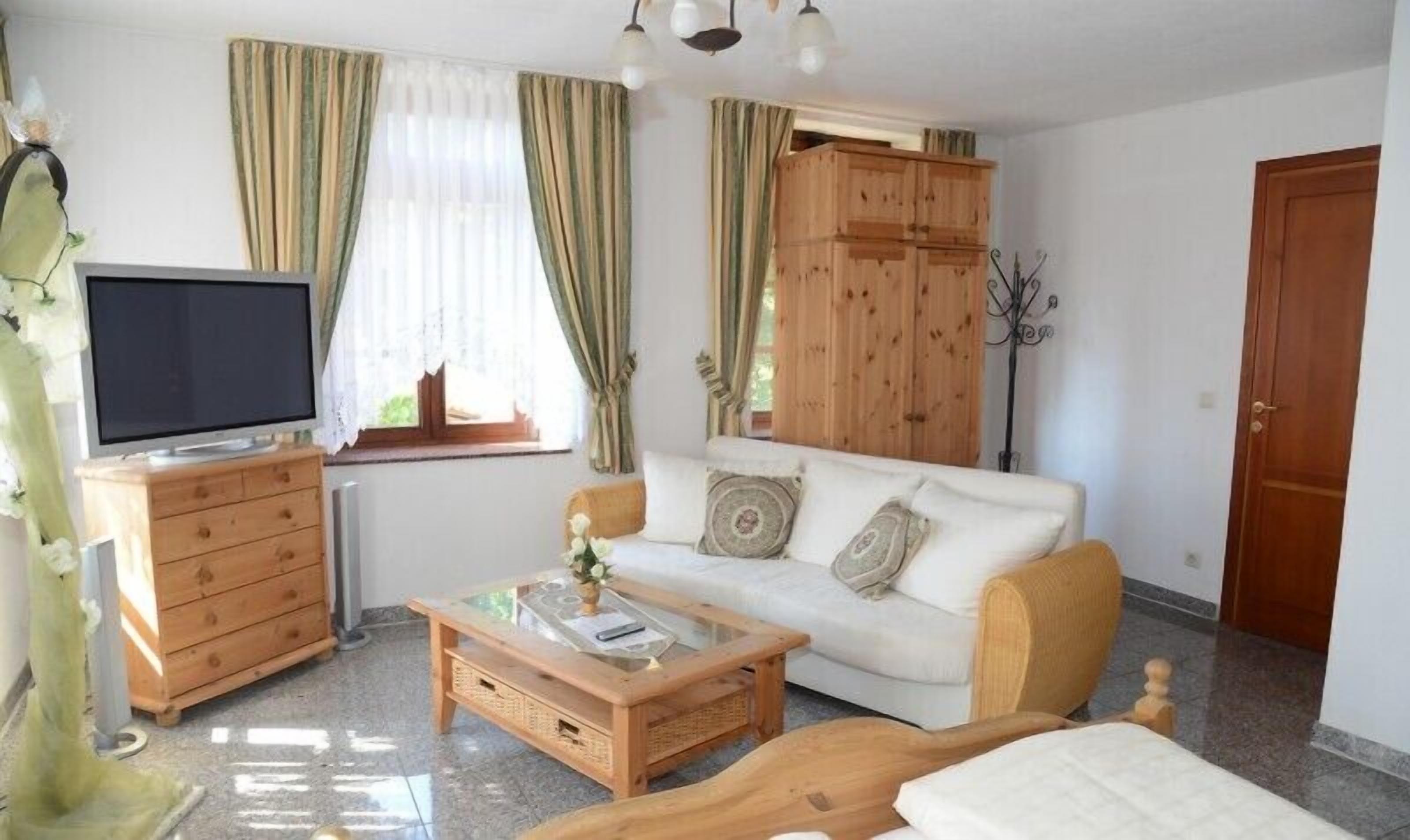 quadruple room | individually decorated, desk, free wifi, bed sheets