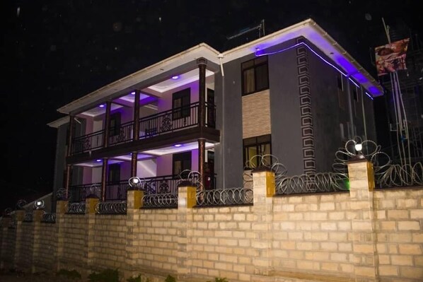 Exterior - Kesh Motel (Kampala)