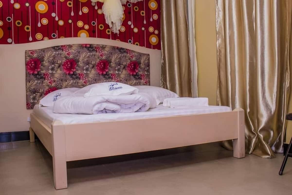 Deluxe Double Room | Desk