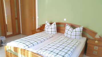 Double Room | Rollaway beds, free WiFi, bed sheets