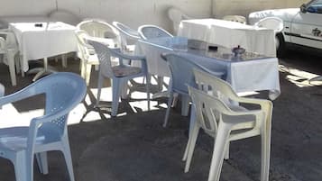 Daily continental breakfast (TRY 17 per person)