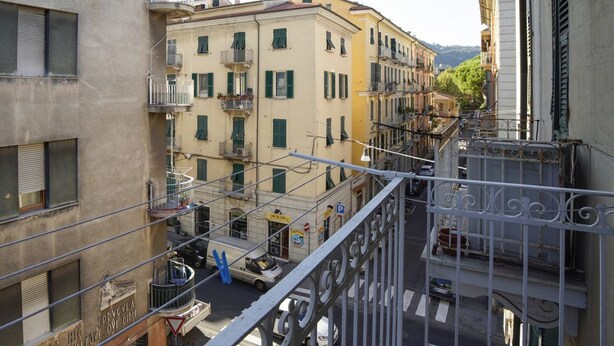 Immagine non classificata, 1 di 9, pulsante