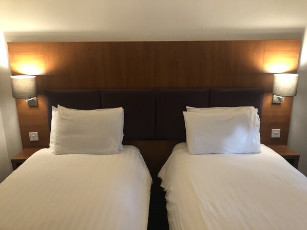 Desk, soundproofing, iron/ironing board, bed sheets