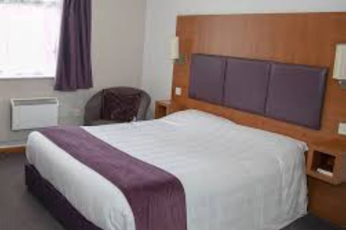 standard double room, 1 double bed | desk, soundproofing, iron/ironing board, bed sheets