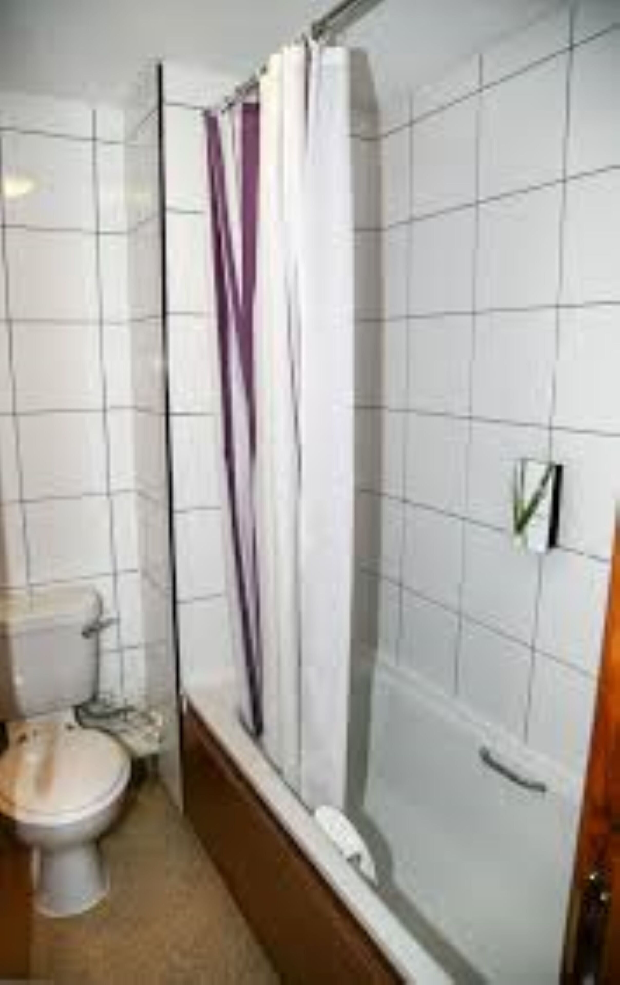 standard double room, 1 double bed | bathroom | rainfall showerhead, free toiletries, hair dryer, towels