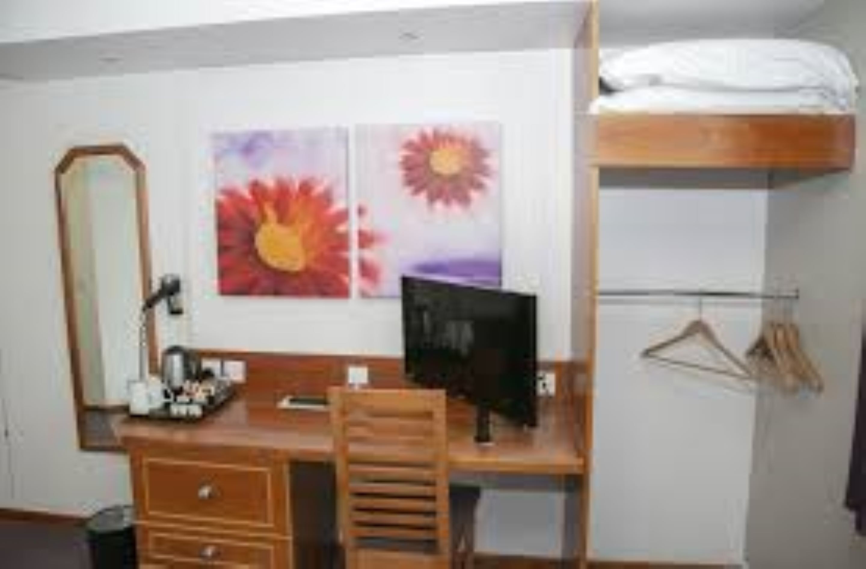 standard triple room, multiple beds | desk, soundproofing, iron/ironing board, bed sheets