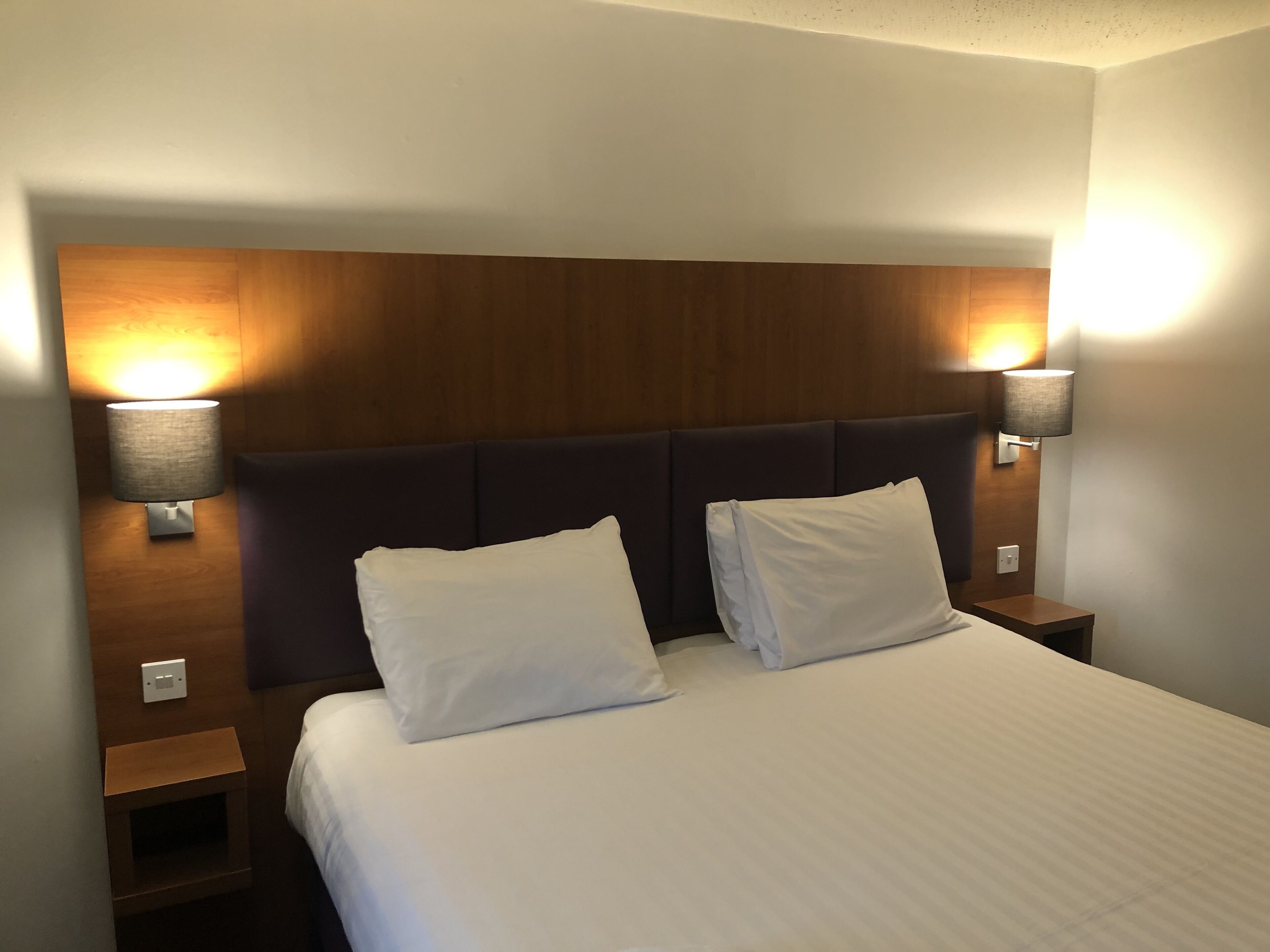 desk, soundproofing, iron/ironing board, bed sheets