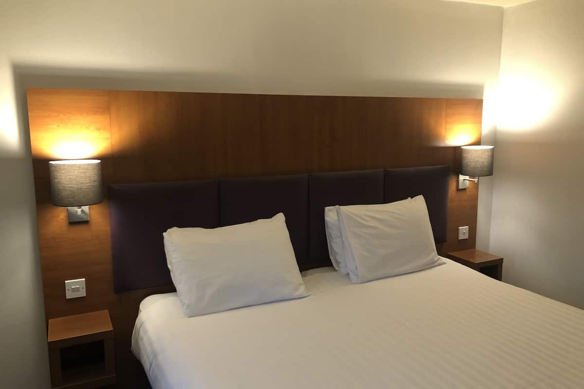 desk, soundproofing, iron/ironing board, bed sheets