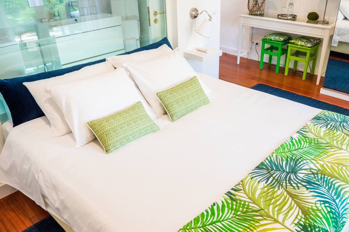 ห้องสวีท (Naturalista) | ตู้นิรภัยในห้องพัก, โต๊ะทำงาน, ผ้าม่านกันแสง, Wi-Fi ฟรี