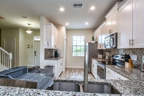 House, 5 Bedrooms | Private kitchen | Fridge, microwave, stovetop, dishwasher - 4912cg 5 Bedroom Home by RedAwning (Davenport)