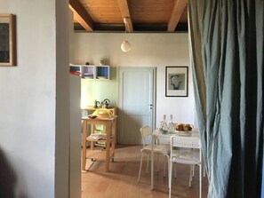 Deluxe Double Room, 1 Bedroom, Garden View, Mezzanine | Private kitchen