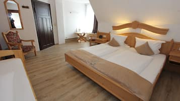 Kolmen hengen comfort-huone | Egyptinpuuvillaiset lakanat, työpöytä, pimennysverhot, äänieristys