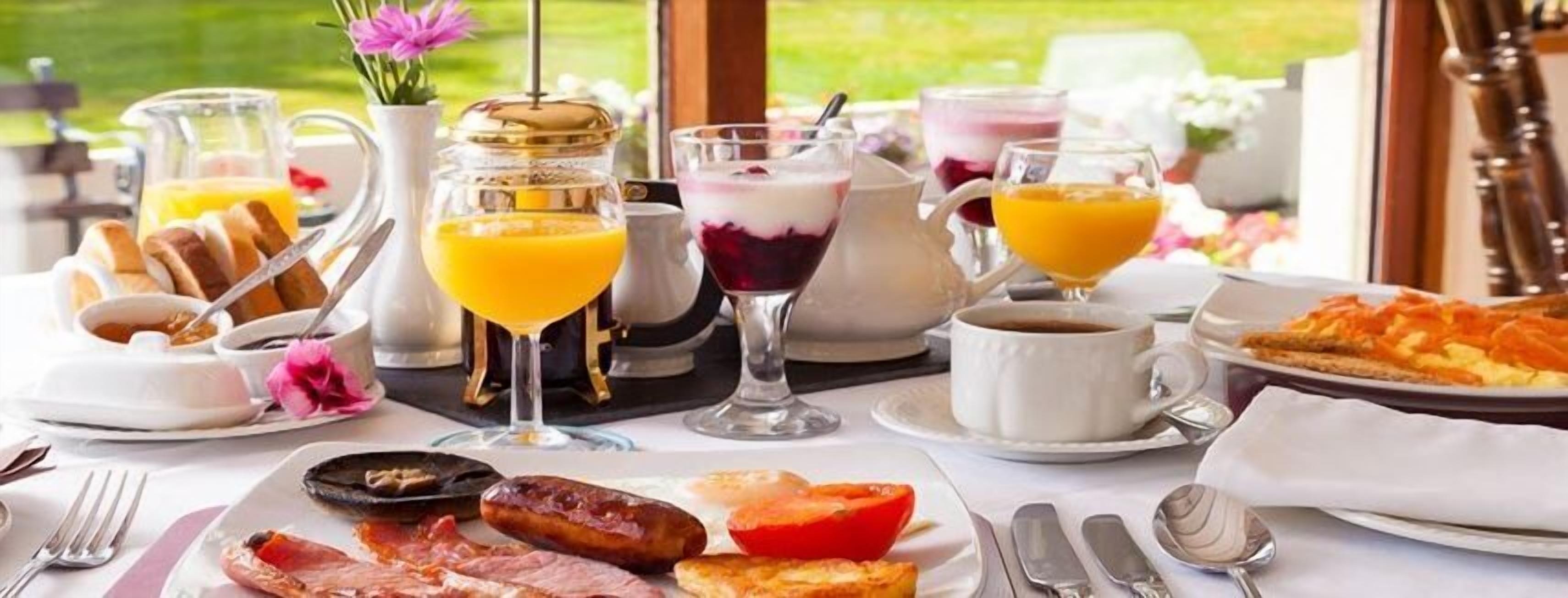 Free daily cooked-to-order breakfast