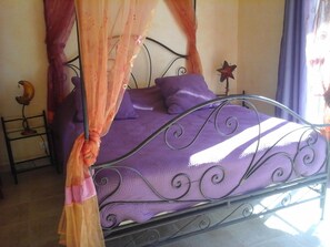 Premium bedding, individually decorated, individually furnished - Chambres d'Hôtes Mas des lys (Roquebrune-sur-Argens)