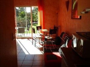 Restaurant - Chambres d'Hôtes Mas des lys (Roquebrune-sur-Argens)