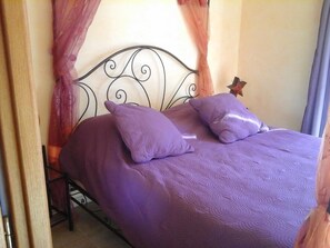 Premium bedding, individually decorated, individually furnished - Chambres d'Hôtes Mas des lys (Roquebrune-sur-Argens)