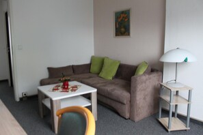 22-inch flat-screen TV with cable channels, TV - Hotel Sächsischer Hof (Chemnitz)