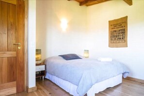 Quarto triplo | Roupas de cama premium, Wi-Fi de cortesia, roupa de cama
