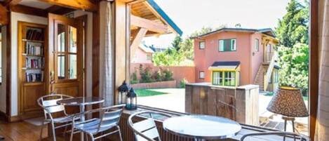 Päivittäinen mannermainen aamiainen (3.5 USD per henkilö)