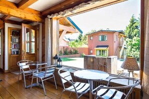 Daily continental breakfast (USD 3.5 per person)