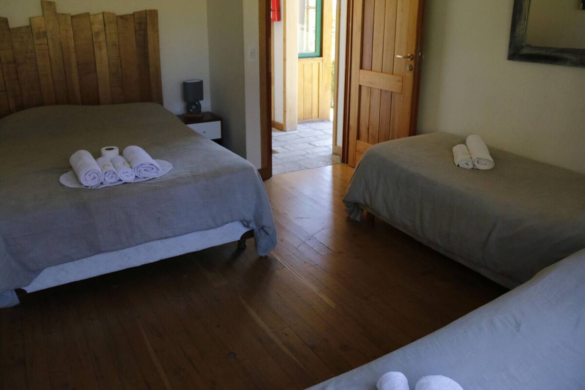 Ropa de cama de alta calidad, wifi gratis y ropa de cama