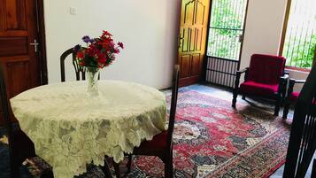 2-Bedroom Villa | In-room dining