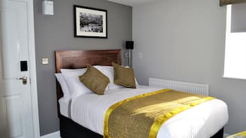 Large Double Room | Meja kerja, kedap suara, setrika/meja setrika, dan Wi-Fi gratis