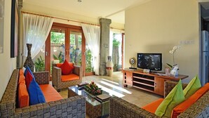 LED TV, DVD player, pay films - Pearl Villas Uluwatu (Ungasan)