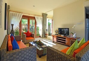 LED TV, DVD player, pay films, MP3 dock - Pearl Villas Uluwatu (Ungasan)