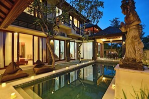 Kolam renang pribadi