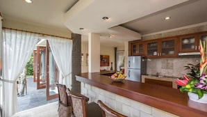 Coffee/tea maker, fridge, microwave, stovetop - Pearl Villas Uluwatu (Ungasan)