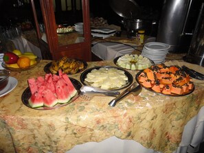 Free daily continental breakfast - Hotel Executive (Ciudad Del Este)