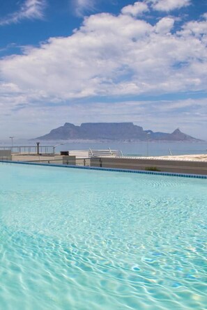 Indoor pool, outdoor pool - 401 Infinity Apartment (Cape Town)