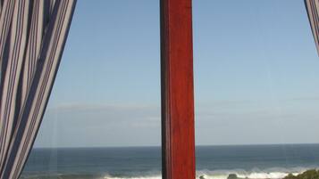 Blue Room | Literie de qualité supérieure, coffres-forts dans les chambres, bureau