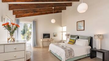 Family Room | Egyptian cotton sheets, premium bedding, down duvets