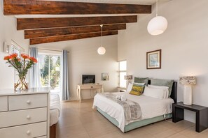 Habitación familiar | Sábanas de algodón egipcio y ropa de cama de alta calidad