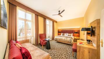 Superior Double Room | Minibar, in-room safe, desk, blackout drapes