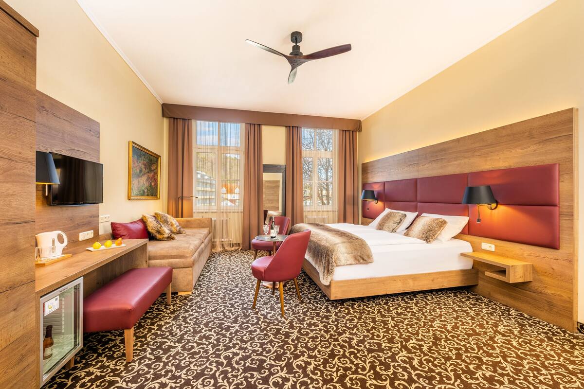 Superior Double Room | Living area | Flat-screen TV