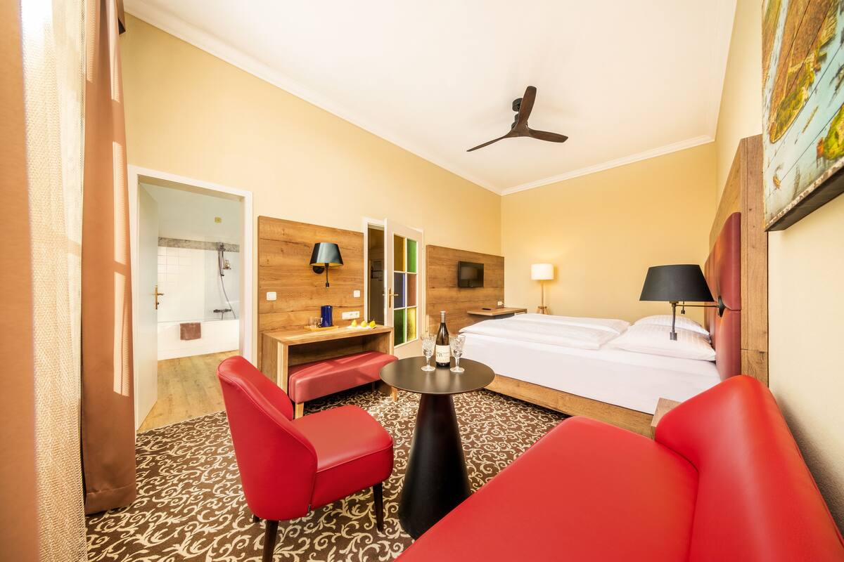 Standard Double Room | Living area | Flat-screen TV