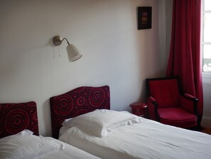 Double or Twin Room | Premium bedding, individually decorated, individually furnished, desk - Le Clos de l'Abbaye (Cluny)
