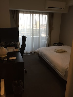 Free WiFi, bed sheets - New Station Hotel Premiere (Isahaya)