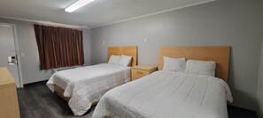 Deluxe Double Room | Minibar, desk, iron/ironing board, free WiFi