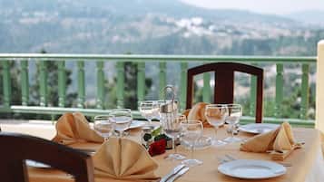 Spécialités Cuisine locale et internationale