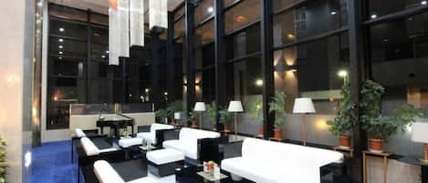 Coin salon dans le hall
