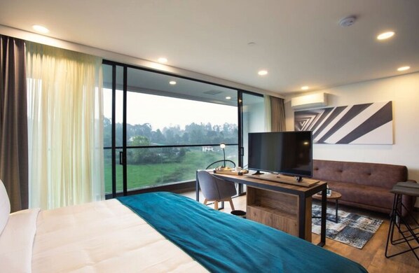 Junior Suite, 1 King Bed with Sofa bed | Down duvets, minibar, in-room safe, desk - Hotel Lagoon (Rionegro)