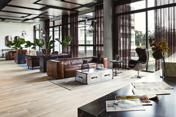 Lobby sitting area - Hotel Lagoon (Rionegro)