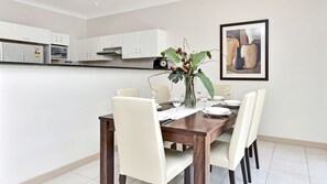 Dining - Government Road 5/26, Nelson Bay - Modern townhouse just 500m to Nelson Bay Marina and CBD! (Nelson Bay)
