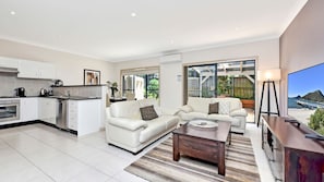 TV - Government Road 5/26, Nelson Bay - Modern townhouse just 500m to Nelson Bay Marina and CBD! (Nelson Bay)