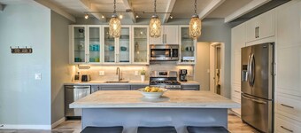 Remodeled Ventura Beach Home with Yard & Fire Pit!